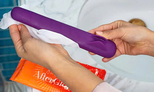 cách vệ sinh và bảo quản sextoy cho nữ giới giúp tăng độ bền sản phẩm